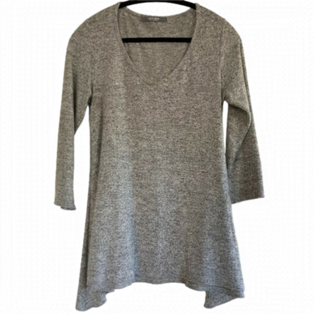 COIN 1804 pebbled grey soft tunic. Size S